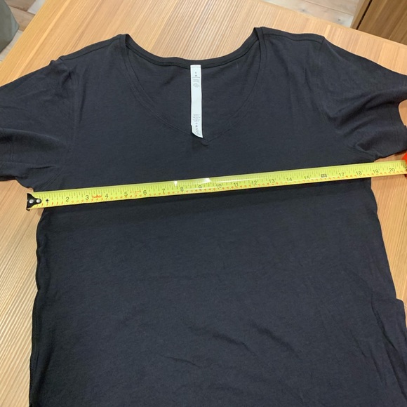 Lululemon jericho tee light 6 - Picture 3 of 7